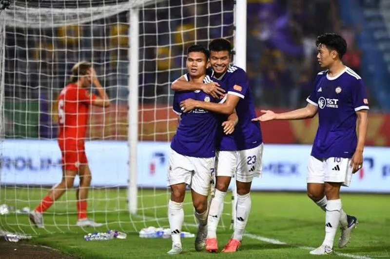 Khung thành bóng đá bao nhiêu mét